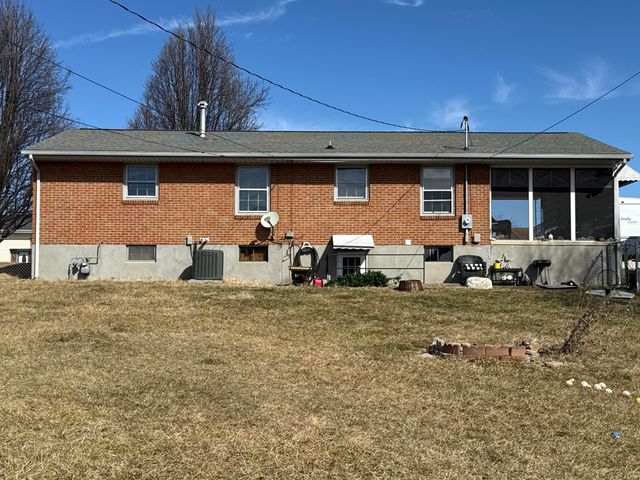 656 PYRTLE DR, Salem, VA 24153