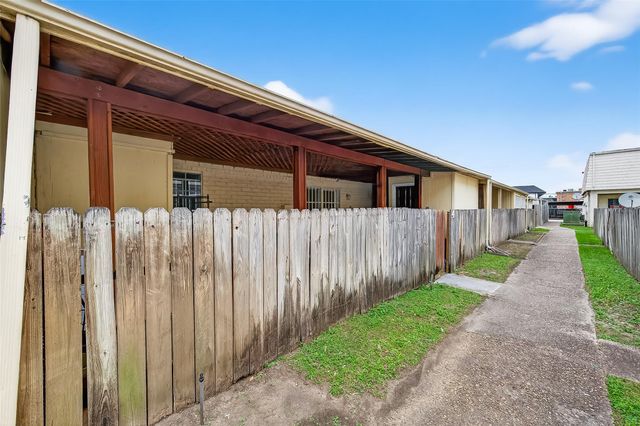 6201 Ranchester Drive 4, Houston, TX 77036