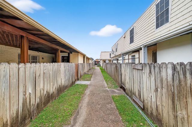 6201 Ranchester Drive 4, Houston, TX 77036