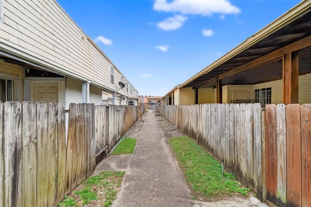 6201 Ranchester Drive 4, Houston, TX 77036