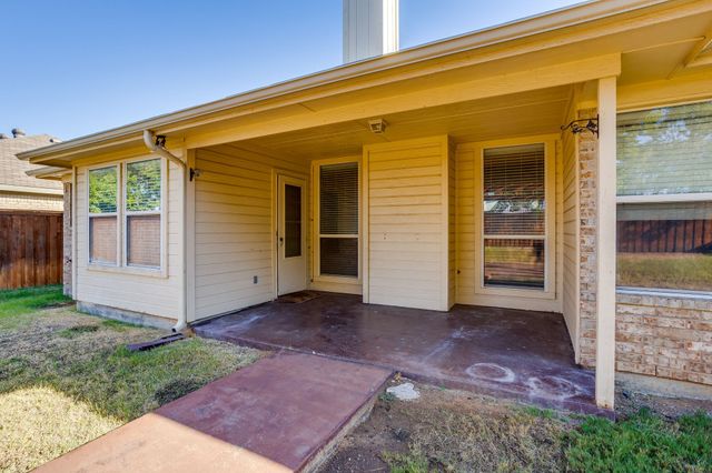 138 Adams Drive, Crowley, TX 76036