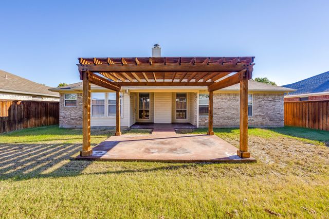 138 Adams Drive, Crowley, TX 76036