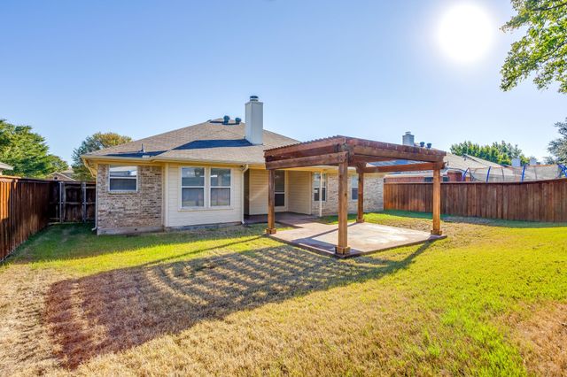 138 Adams Drive, Crowley, TX 76036