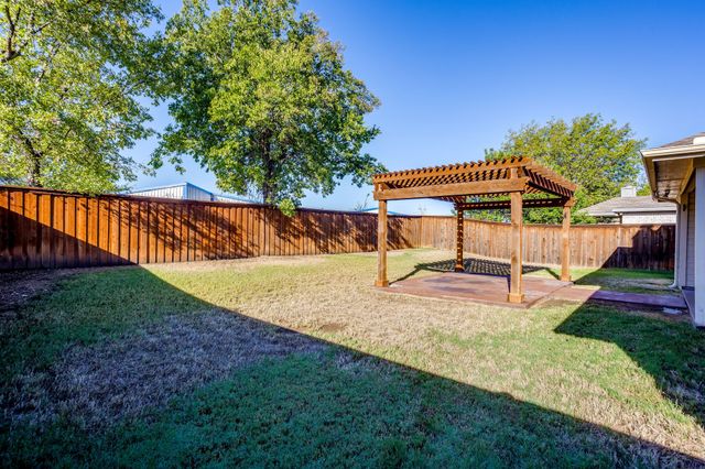 138 Adams Drive, Crowley, TX 76036
