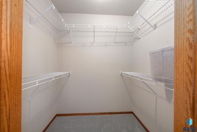 1200 E 61st St Street, Sioux Falls, SD 57108