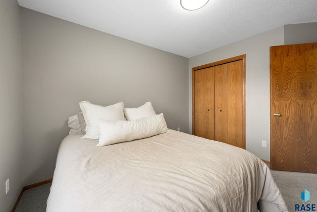 1200 E 61st St Street, Sioux Falls, SD 57108