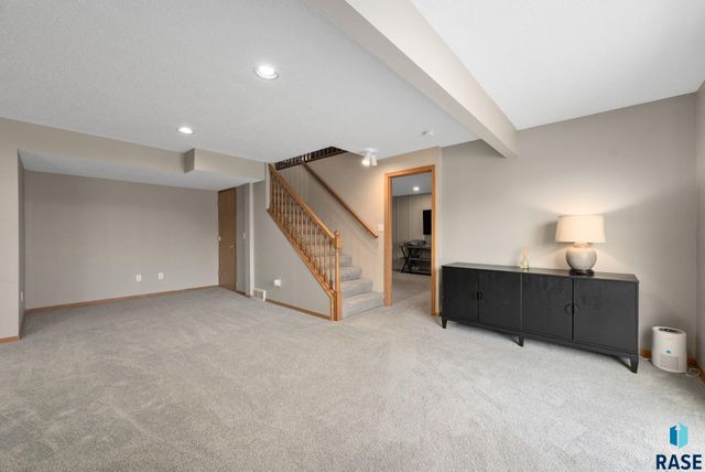 1200 E 61st St Street, Sioux Falls, SD 57108