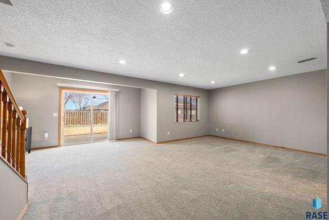 1200 E 61st St Street, Sioux Falls, SD 57108