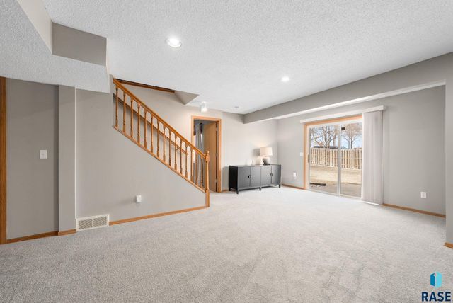 1200 E 61st St Street, Sioux Falls, SD 57108