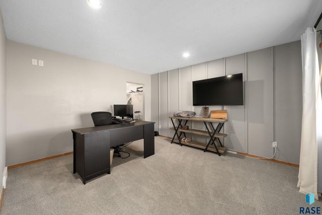 1200 E 61st St Street, Sioux Falls, SD 57108