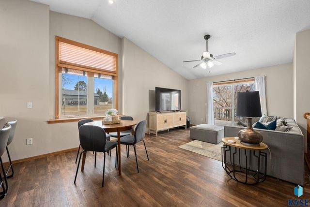 1200 E 61st St Street, Sioux Falls, SD 57108