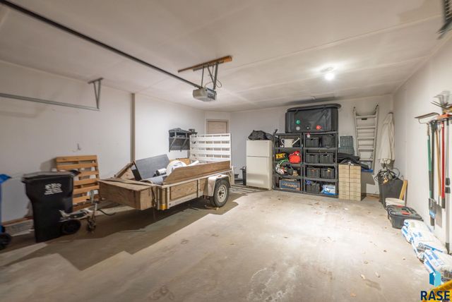 1200 E 61st St Street, Sioux Falls, SD 57108