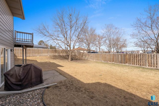 1200 E 61st St Street, Sioux Falls, SD 57108