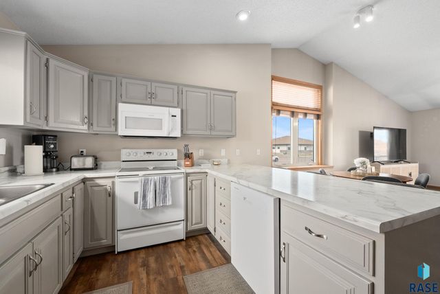 1200 E 61st St Street, Sioux Falls, SD 57108