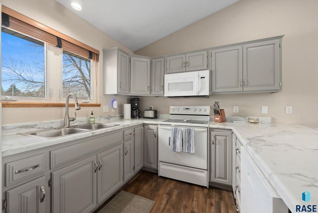 1200 E 61st St Street, Sioux Falls, SD 57108