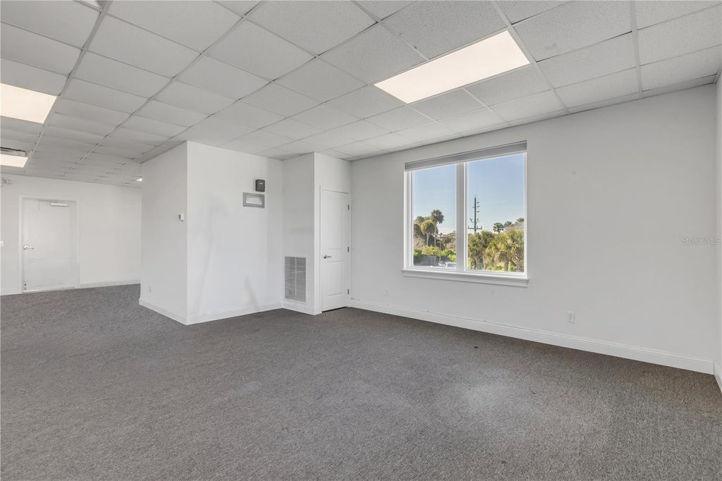 Image 14 of property listing at 701 E 3RD AVENUE 4, New Smyrna Beach, FL 32169