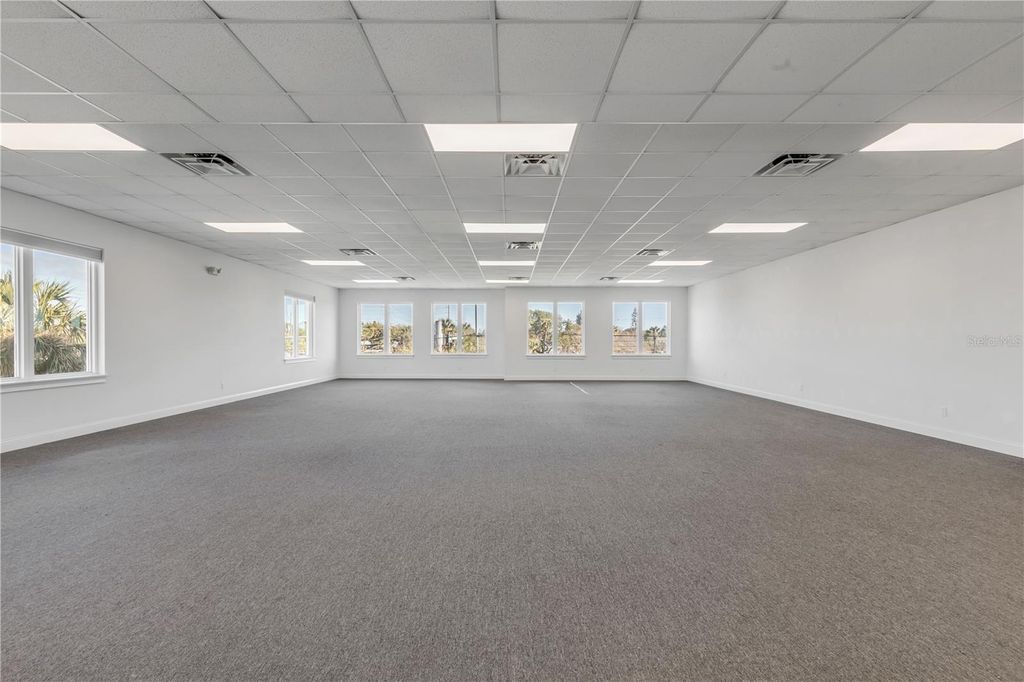 Image 15 of property listing at 701 E 3RD AVENUE 4, New Smyrna Beach, FL 32169