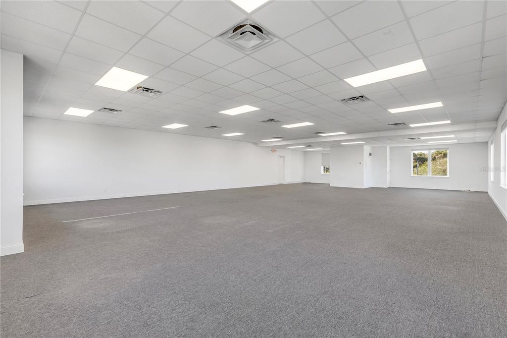 Image 16 of property listing at 701 E 3RD AVENUE 4, New Smyrna Beach, FL 32169