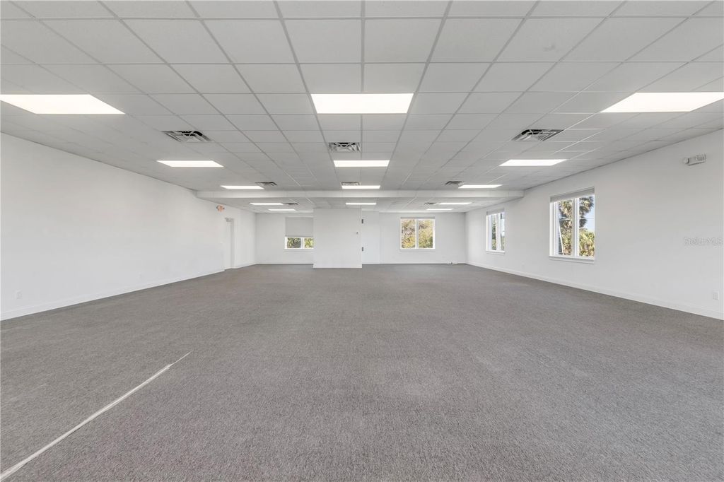 Image 17 of property listing at 701 E 3RD AVENUE 4, New Smyrna Beach, FL 32169