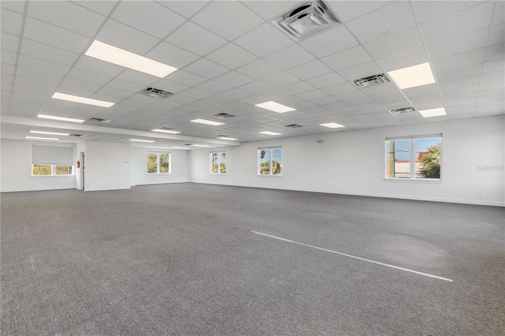 Image 18 of property listing at 701 E 3RD AVENUE 4, New Smyrna Beach, FL 32169
