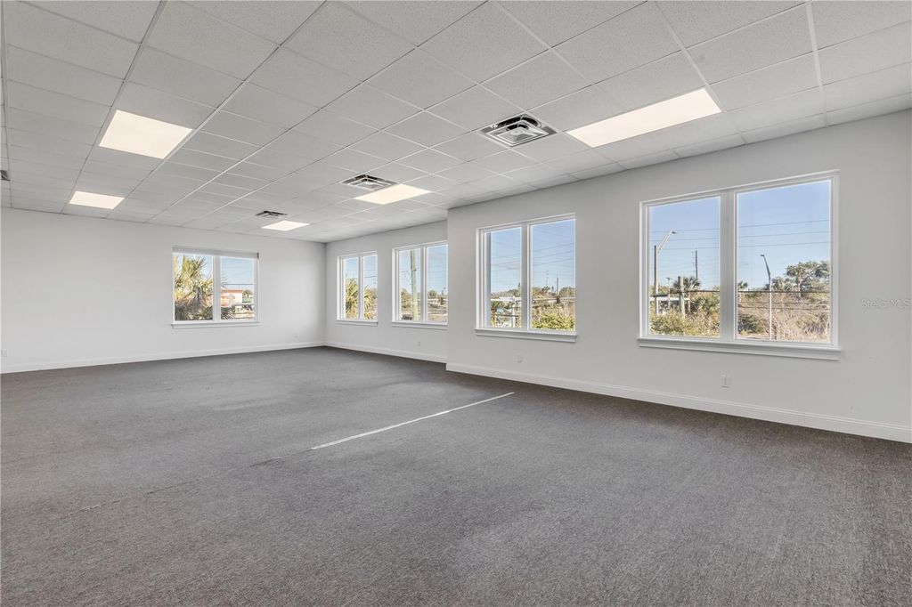 Image 19 of property listing at 701 E 3RD AVENUE 4, New Smyrna Beach, FL 32169