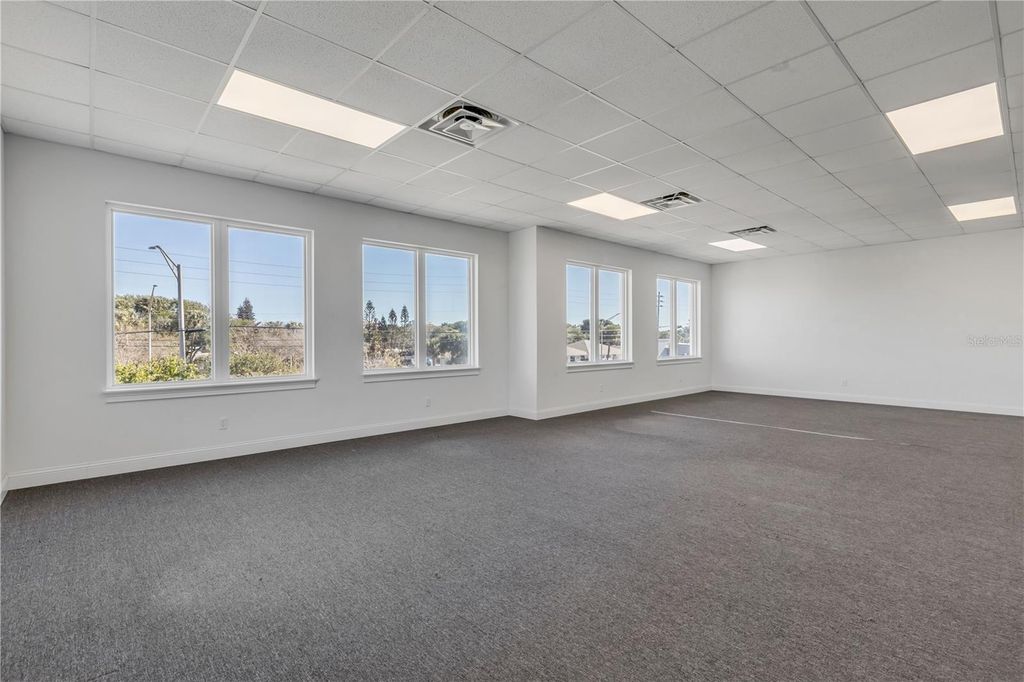 Image 20 of property listing at 701 E 3RD AVENUE 4, New Smyrna Beach, FL 32169