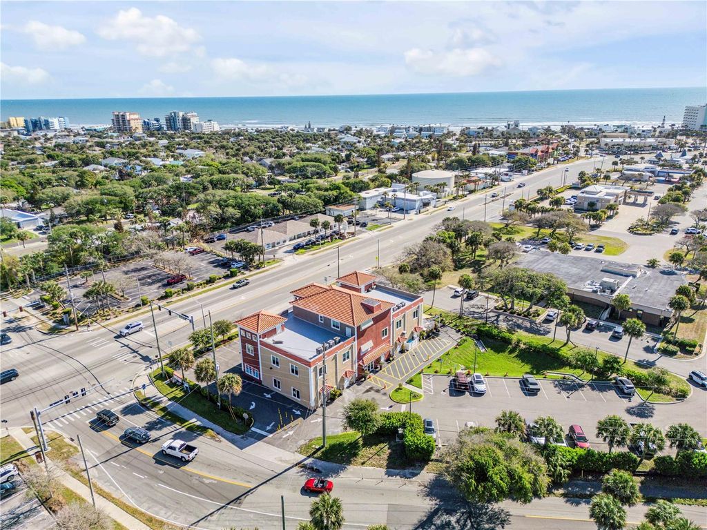Image 21 of property listing at 701 E 3RD AVENUE 4, New Smyrna Beach, FL 32169