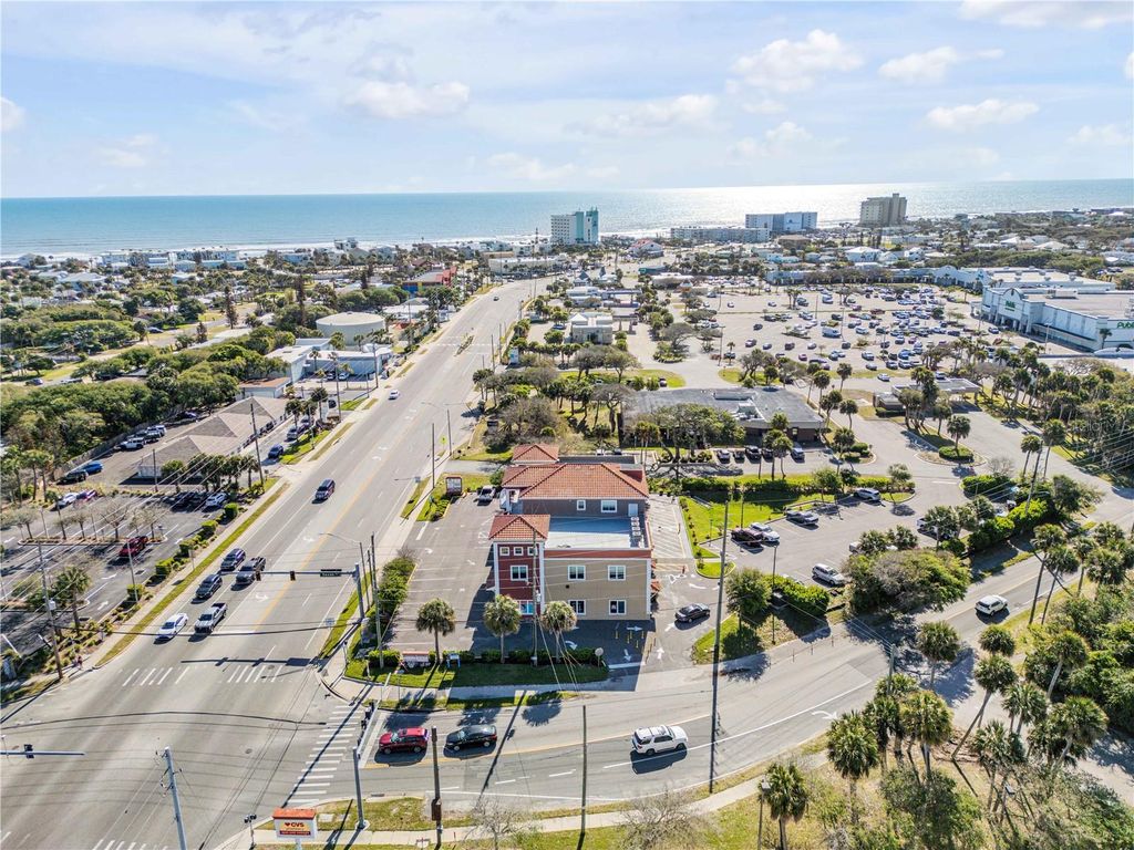 Image 22 of property listing at 701 E 3RD AVENUE 4, New Smyrna Beach, FL 32169