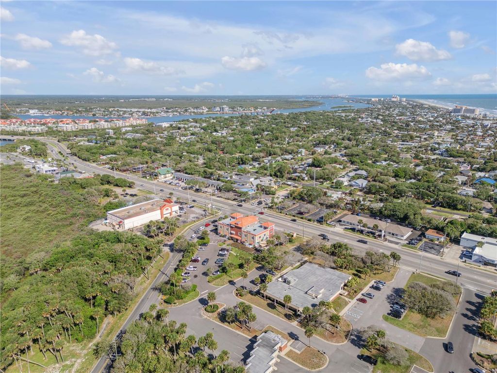 Image 30 of property listing at 701 E 3RD AVENUE 4, New Smyrna Beach, FL 32169