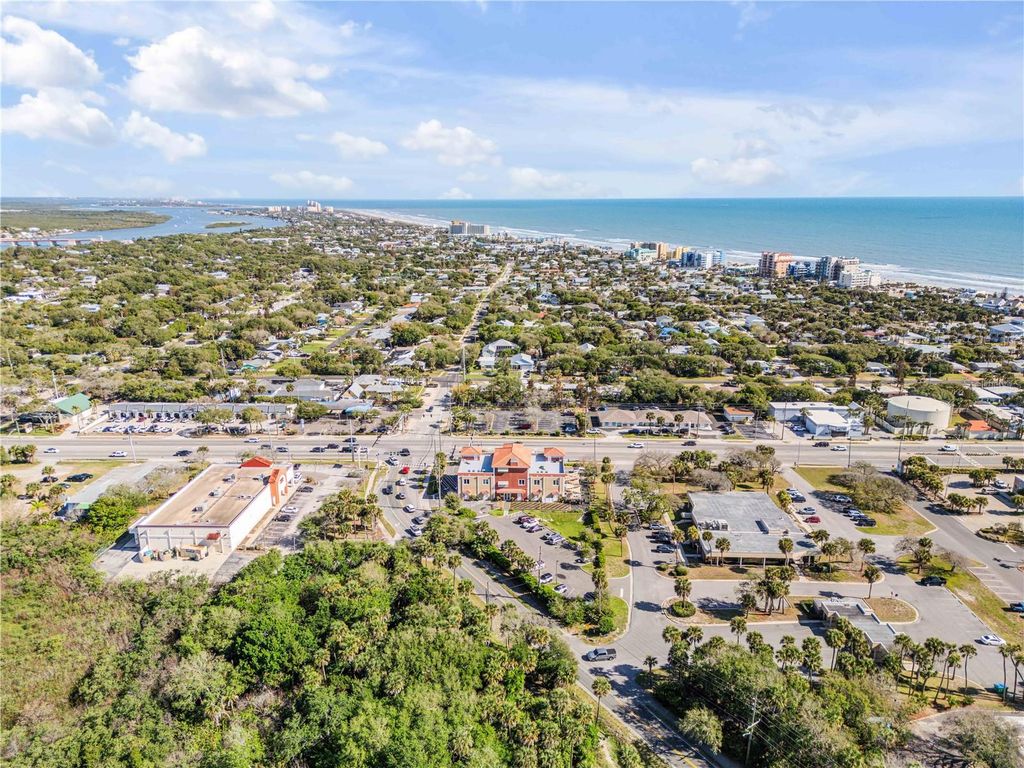 Image 31 of property listing at 701 E 3RD AVENUE 4, New Smyrna Beach, FL 32169