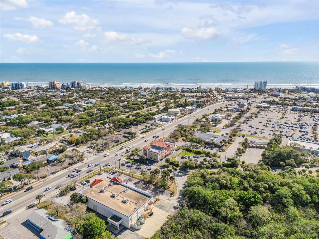 Image 32 of property listing at 701 E 3RD AVENUE 4, New Smyrna Beach, FL 32169
