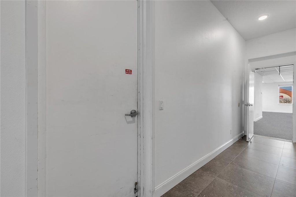 Image 6 of property listing at 701 E 3RD AVENUE 4, New Smyrna Beach, FL 32169