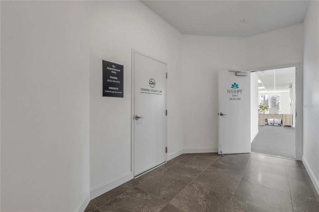 Image 8 of property listing at 701 E 3RD AVENUE 4, New Smyrna Beach, FL 32169