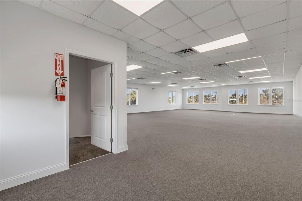 Image 9 of property listing at 701 E 3RD AVENUE 4, New Smyrna Beach, FL 32169