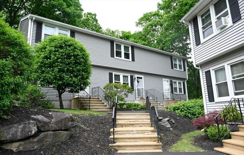 270 Sunderland Rd 99, Worcester, MA 01604
