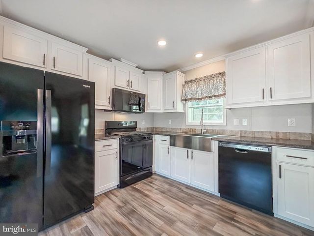 4107 DAVIS DR, Morrisville, PA 19067