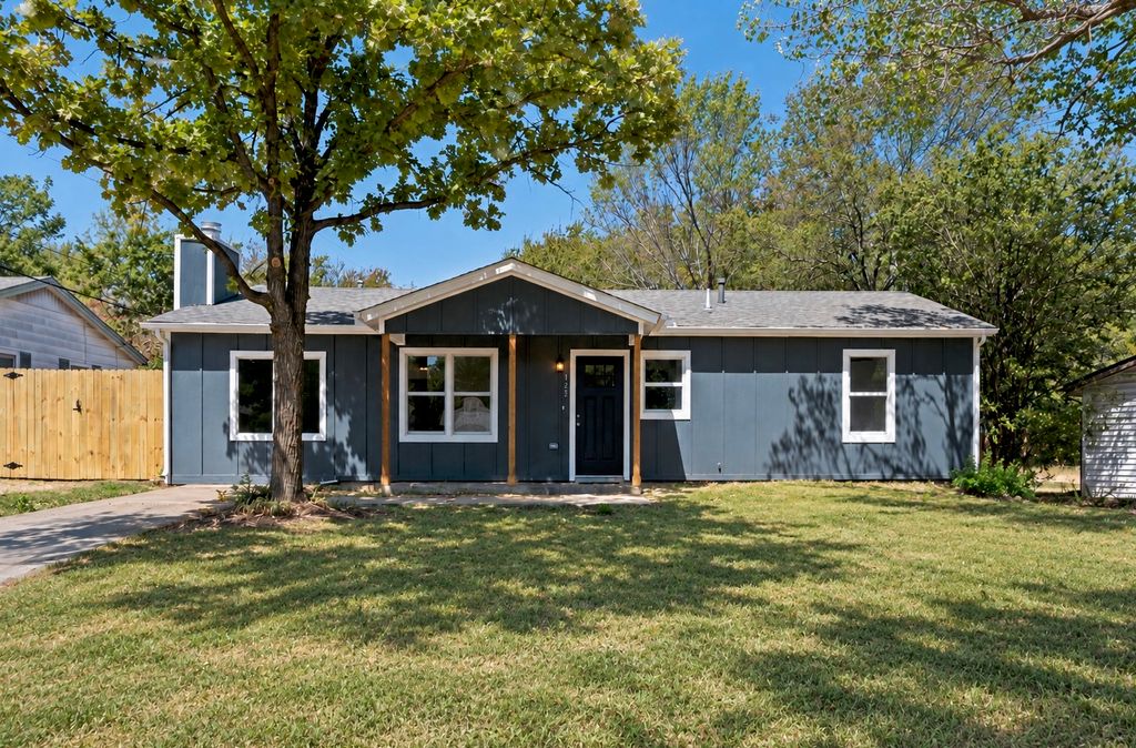 125 NE Cindy Lane, Burleson, TX 76028 — exterior