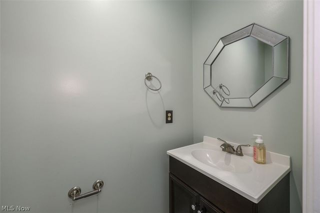 6169 Shipslanding Avenue NW, Canton, OH 44718