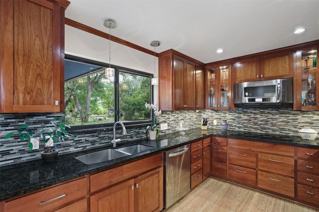 914 Calithea RD, West Lake Hills, TX 78746