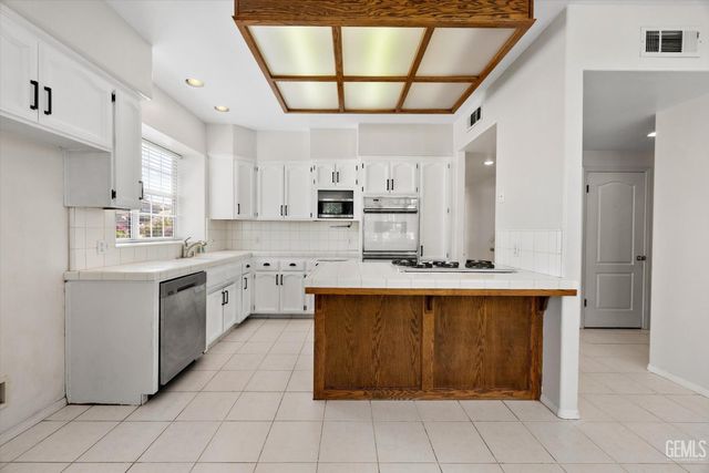 15909 Clarisse Street, Bakersfield, CA 93314