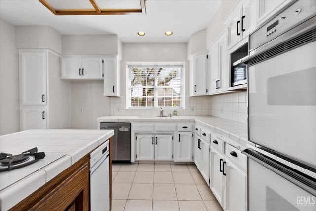 15909 Clarisse Street, Bakersfield, CA 93314