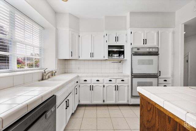 15909 Clarisse Street, Bakersfield, CA 93314