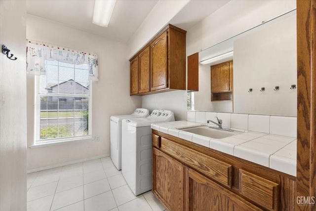 15909 Clarisse Street, Bakersfield, CA 93314