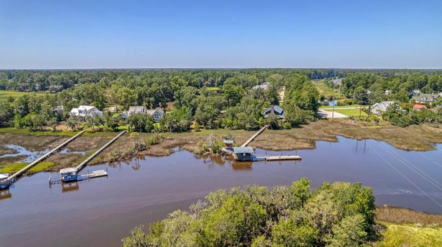 4227 Ten Shillings Way, Ravenel, SC 29470