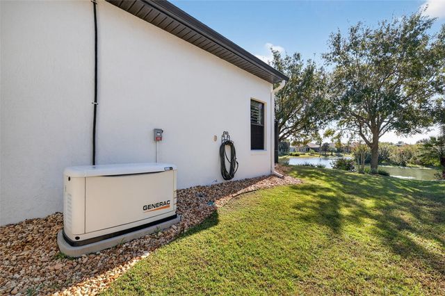 2318 WAKEFIELD WAY, Mount Dora, FL 32757