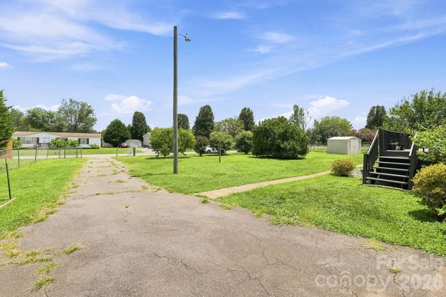 2299 Dellinger Drive, Newton, NC 28658