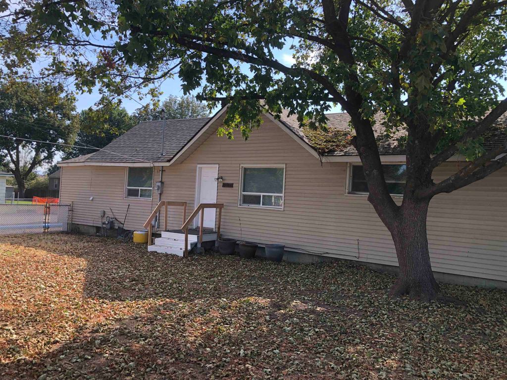 10504 E Empire Ave, Millwood, WA 99206