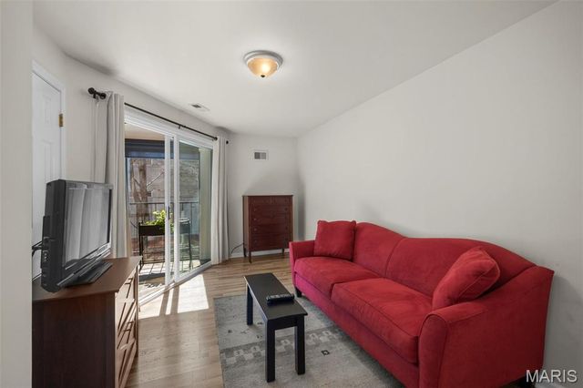4570 Laclede Avenue 205, St Louis, MO 63108