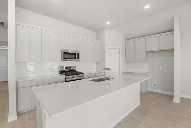 110 Divisadero DR, Hutto, TX 78634