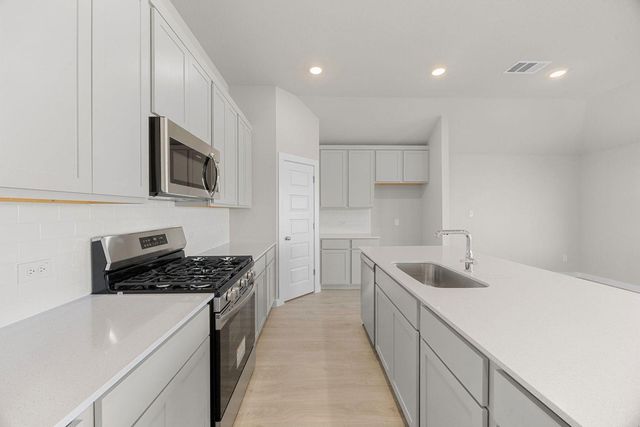 110 Divisadero DR, Hutto, TX 78634